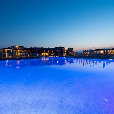 Nevis & Aqua Park Здравен курорт 4*