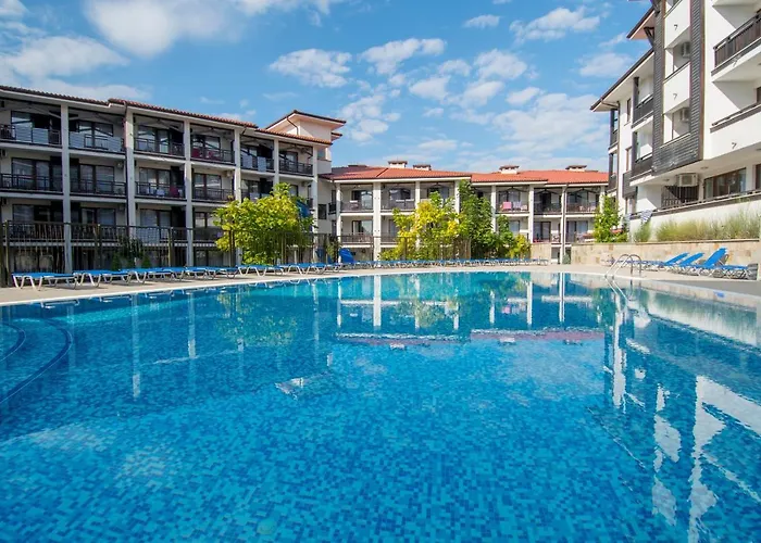 Nevis & Aqua Park Здравен курорт 4*