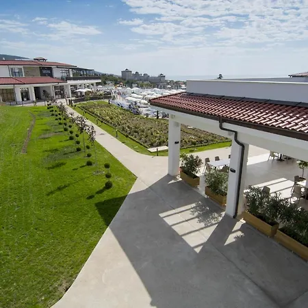 Ośrodek wypoczynkowy Nevis & Aqua Park 4*