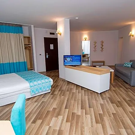 Nevis & Aqua Park Semesteranläggning (resort) Slăntjev Brjag