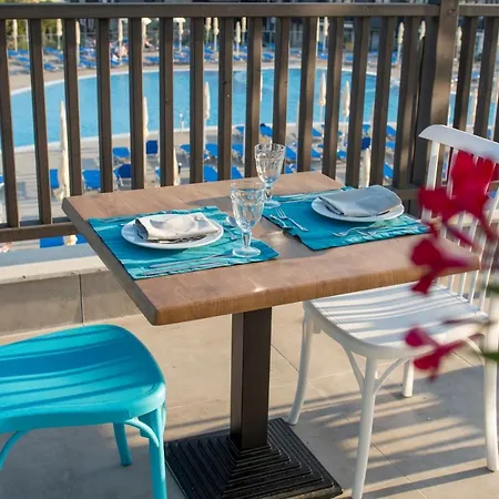 Üdülőközpont Nevis & Aqua Park 4*