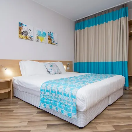 Üdülőközpont Nevis & Aqua Park Napospart