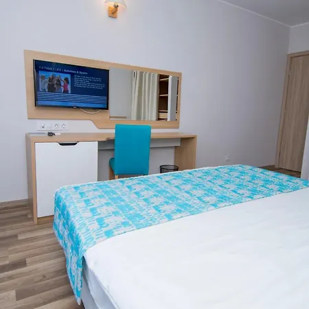 Nevis & Aqua Park 4* Napospart