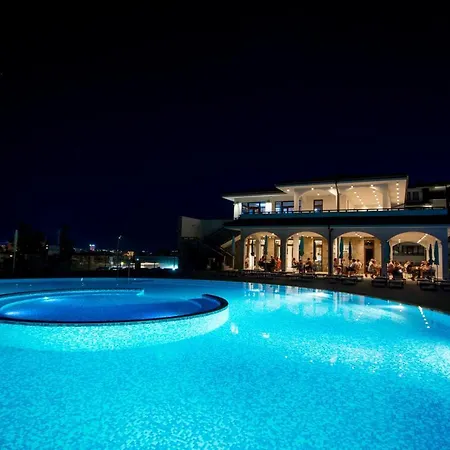 Üdülőközpont Nevis & Aqua Park Napospart