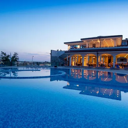 Nevis & Aqua Park 4*
