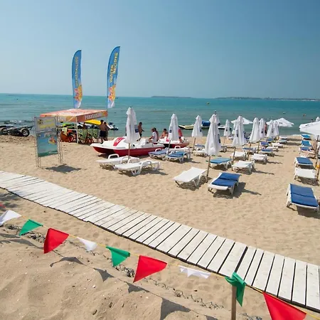 Üdülőközpont Nevis & Aqua Park 4*