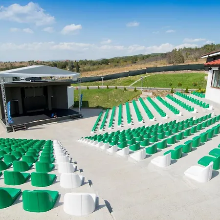 Üdülőközpont Nevis & Aqua Park Napospart