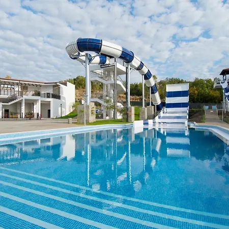 Nevis & Aqua Park 4*