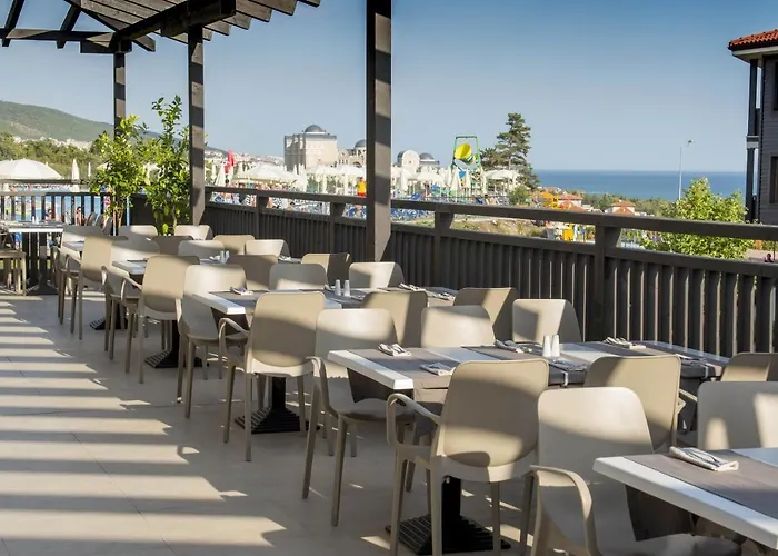 Курортный комплекс Nevis & Aqua Park 4*