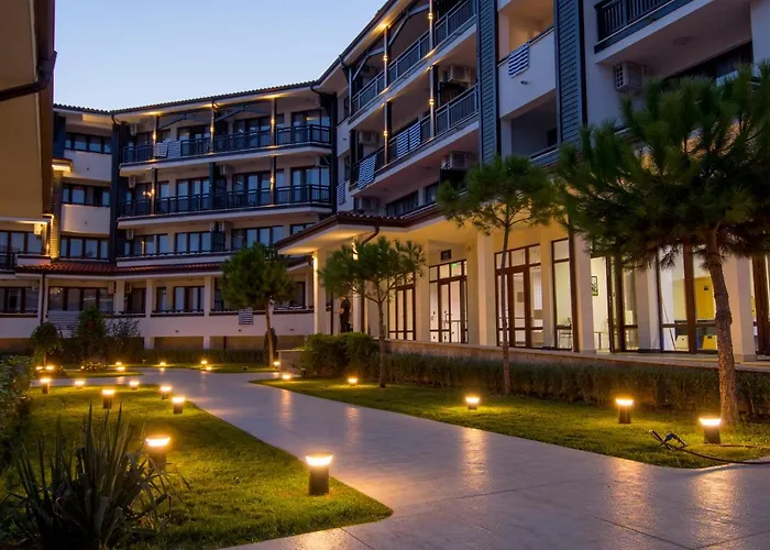 Nevis & Aqua Park Курортный комплекс 4*