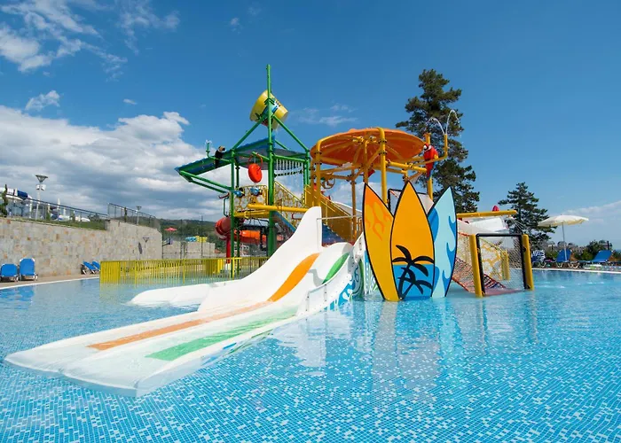 Nevis & Aqua Park Ośrodek wypoczynkowy Słoneczny Brzeg