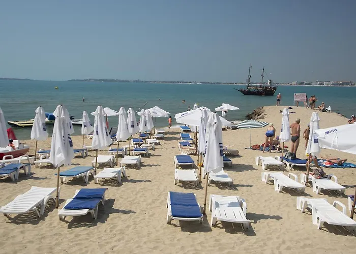 Nevis & Aqua Park Солнечный берег