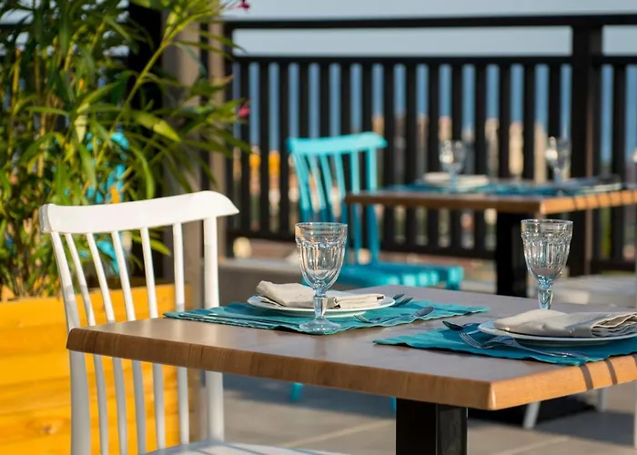 Nevis & Aqua Park Курортный комплекс 4*